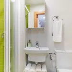 With 3 Bedrooms 公寓 *