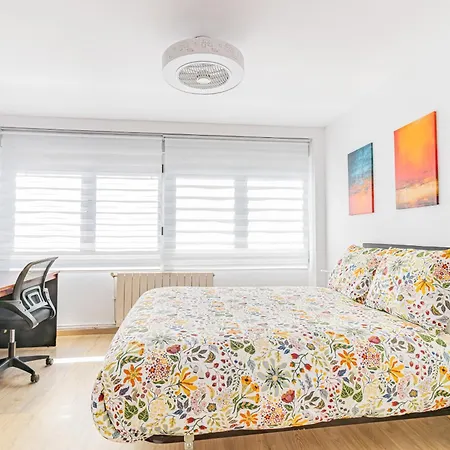 شقة With 3 Bedrooms سرقسطة
