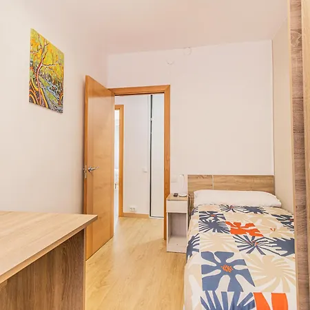With 3 Bedrooms سرقسطة