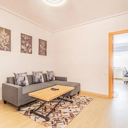 With 3 Bedrooms سرقسطة