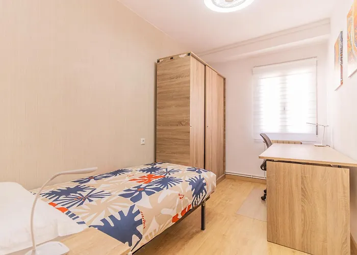 With 3 Bedrooms * Saragosse